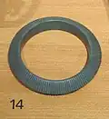 Ishikushiro, bracelet, fin disque de pierre à décor rayonnant. IVe siècle. Jaspe. Musée Guimet