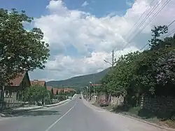 La route 164 qui traverse le village.