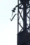 Isolateur sur le mât nord du fil guide est