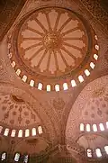 La Mosquée Bleue d'Istanbul, d'un élève de l'architecte Sinan, s'inspire de Sainte-Sophie.