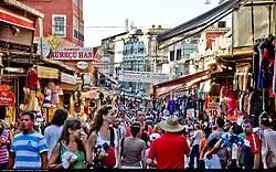 Photo du quartier de Fatih: c’est un centre historique. Il y’a des commerces et beaucoup de touriste.