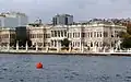 Vue du palais de Dolmabahçe depuis le Bosphore
