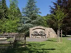 Le moulin à eau.
