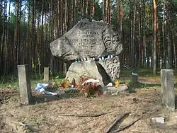 Monument sur le site des exécutions de masse des Juifs de la ville.