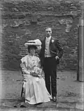Mariage avec bouquet pour la mariée et boutonnière pour le marié, Irlande, 1908