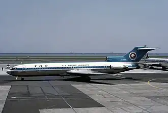 Le Boeing 727-200 d'All Nippon Airways impliqué (JA8329), ici en mai 1971, deux mois avant l'accident.