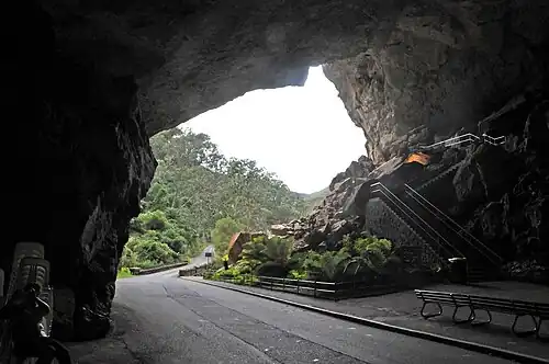 L’arche de Jenolan caves, Nouvelle-Galles du Sud, est l’une des nombreuses voies d’accès.