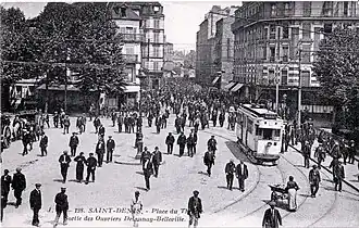Le tramway Enghien - Trinité devant l'actuel théâtre Gérard-Philipe. On voit ici la sortie des ouvriers de l'usine Delaunay-Belleville.
