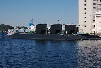 Trois sous-marins de la classe Oyashio  à quai à la base navale de Yokosuka en 2009.