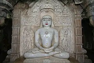 Chandraprabhu idol à l'intérieur du Temple Chandraprabhu Jain du fort de Jaisalmer
