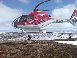 Photo d'un Eurocopter EC-120. Avec l'effet rolling shutter, les pales semblent inclinées vers l'arrière.