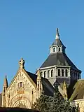 Tour-lanterne octogonale au-dessus d'un bras de transept