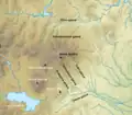Carte en couleur du réseau hydrographique d'une montagne, les montagnes en marron, les plaines en vert, et les cours d'eau et étendues d'eau en bleu.