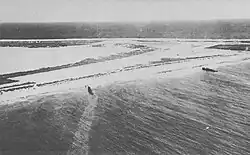2 patrouilleurs japonais débarquant sur l'île de Wake en décembre 1941.