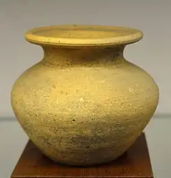 Vase à eau (?), terre cuite tournée, XIe – XIIIe&nbsp;siècle. Musée d'Histoire du Viêt Nam