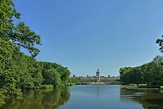 Le château de Charlottenbourg est relié à un réseau de canaux et de lacs.