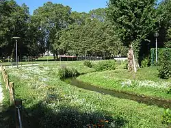 le canal de jardin.