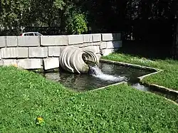 La fontaine.