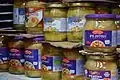 Bocaux de gefilte fish.