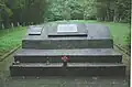 Monument commémorant les 3&nbsp;500 victimes des exécutions de masse des villages de Vilkija, Veliuona, Seredžius et Raudonė dans la forêt proche de Jaučakiai.