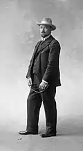 Jean Drault vers 1902 photographié par Pierre Petit.