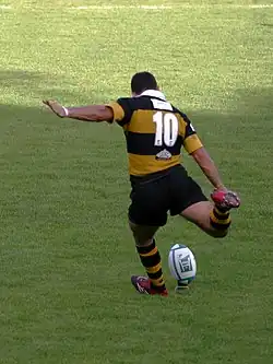Description de l'image Jeremy Staunton kicks a penalty 1 Wasps Perpignan.jpg.