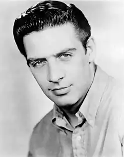 Jerry Orbach(Jake Houseman)