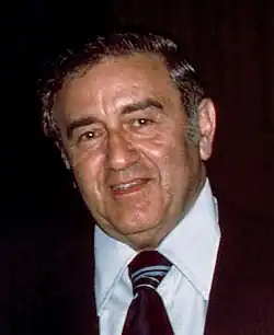 Photographie couleur en gros plan d'un homme d'une soixantaine d'années (Jerry Siegel)
