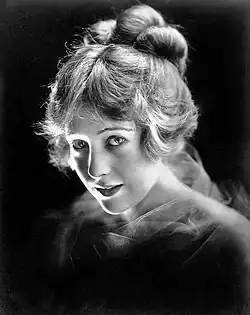 Jewel Carmen par Albert Witzel
