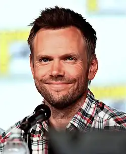 Joel McHale dans le rôle de Jeff Winger