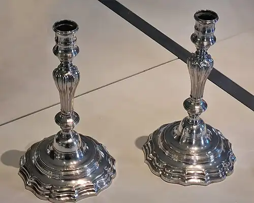 Paire de flambeaux an argent.