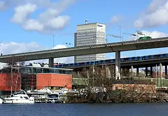 Johanneshovsbron et le Skanstullsbron en arrière-plan, 2006.