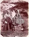 Ellinor, une des filles de John Dillwyn Llewelyn, sur un âne, 1853.