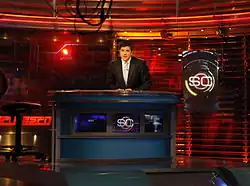 Plateau du SportsCenter, présenté en 2010 par Josh Elliott.