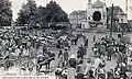 Josselin : le marché devant l'église Saint-Martin vers 1925 (carte postale Artaud et Nozais).