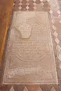 Dalle funéraire.