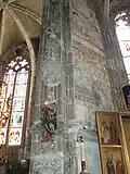 Vierge Marie sur une colonne et fresques dans la nef latérale sud