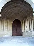 Le porche de l'église (oct. 2012)