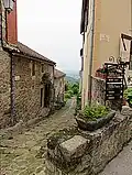Rue menant au « Roc del Thaluc ».