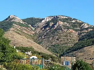Falaises siluro-dévoniennes de marbre, massif du Mont Coronat.