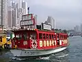 Bateau-navette jusqu'au restaurant.