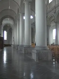Alignement de colonnes de style toscan