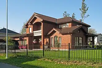 Jumika tee.