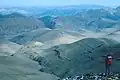 Paysage de « dunes karstiques » dans le Lias calcaire du Haut Atlas, en direction du sud (1984).