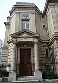 Façade Est au 31, rue Hermel avec le cartouche Justice de paix.