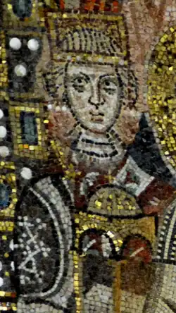 Gros plan du visage d'un jeune homme représenté en mosaïque.
