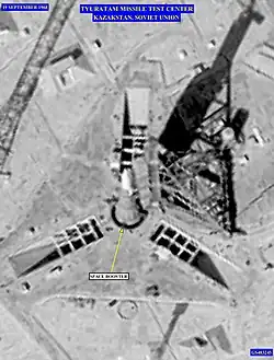 Image prise d'un satellite espion KH-8 d'un lanceur soviétique N-1 en 1968.