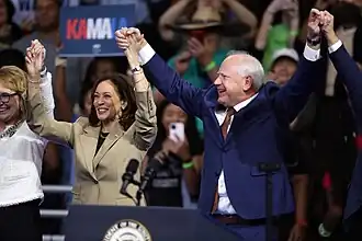 Kamala Harris et Tim Walz durant un meeting à la Desert Diamond Arena (Arizona) le 9 août 2024.