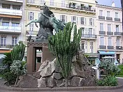 La Reprise du vainqueur, statue d'Arthur Le Duc, square Mérimée.