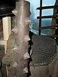 Gros plan des piques en fer d'un kanabō-tetsubo.
